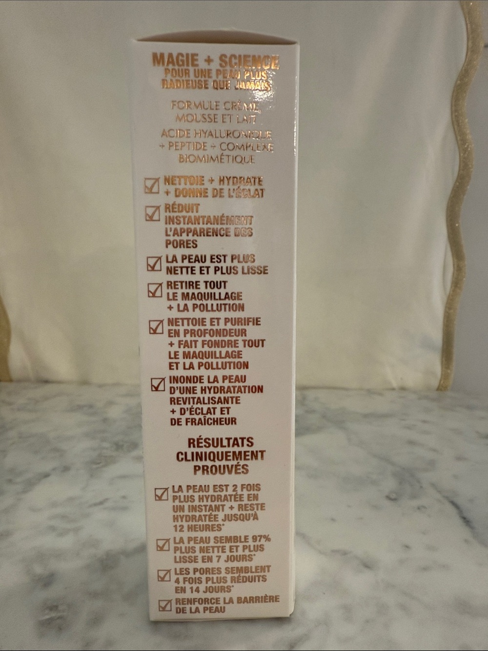 Charlotte Tilbury Magic Hydration Revival Cleanser - White & Rose Gold - Picture 2 of 3